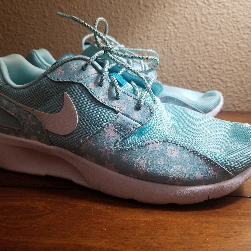 Kids Blue Kaishi Snowflake Nike. Size 5